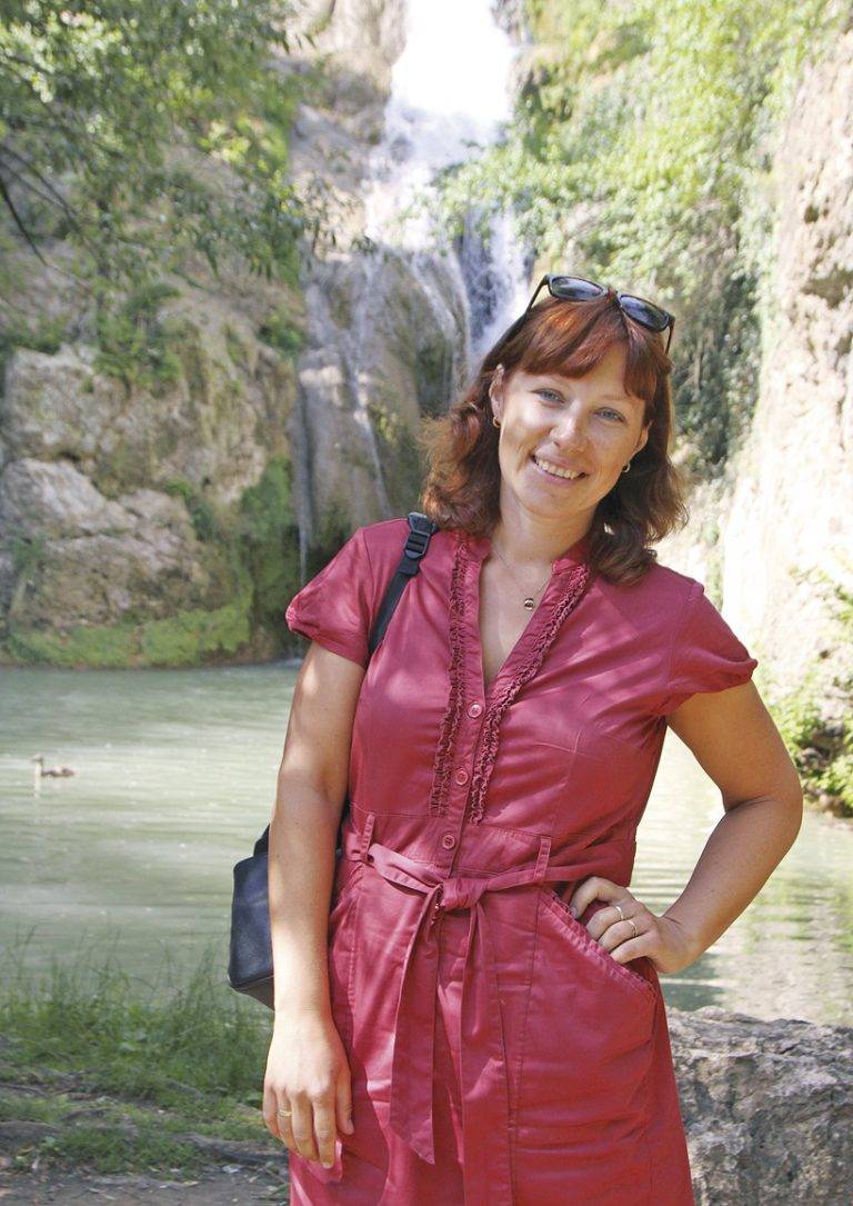 Общество | Татяна – една рускиня, която  сбъдна мечтата си да стане  художник във Велико Търново