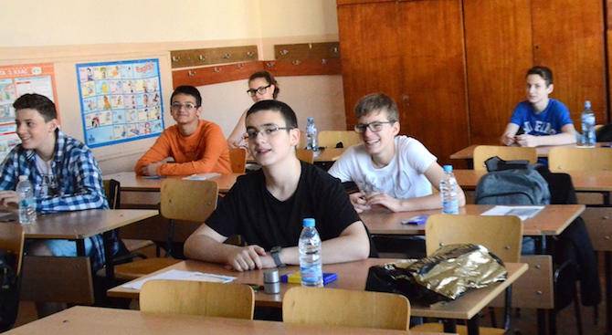 Горещи новини | Още около 400 ученици трябва да подадат  заявления за класиране след 7 клас