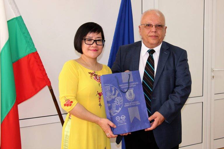 Горещи новини | ВТУ ще си сътрудничи с университет във Виетнам