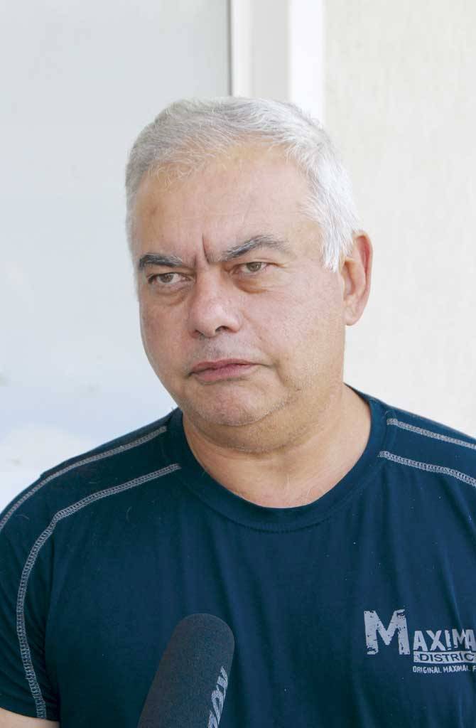 Общество | Фермерът Петър Петров от Лазарци търси спасение от безценицата в Румъния