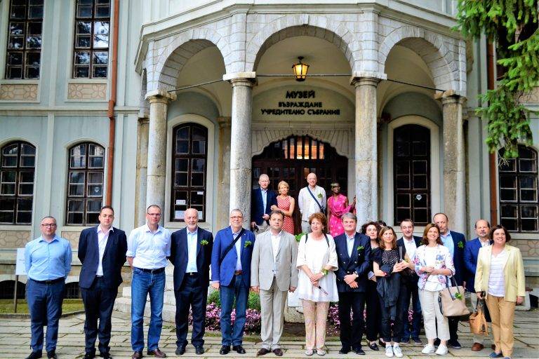 Горещи новини | Даниел Панов посрещна дипломатическия корпус на Румъния във Велико Търново