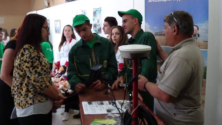 Кариерен форум в Павликени насочи  учениците към желаната професия