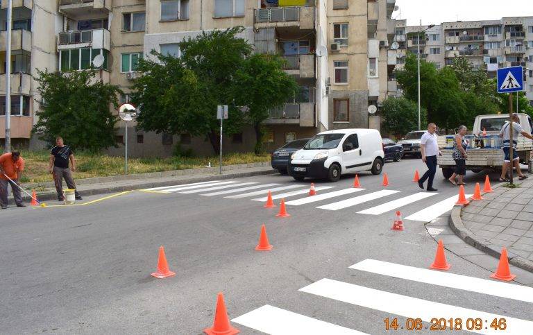 Общество | С огледало натоварена пешеходна пътека  във великотърновския квартал „Бузлуджа“ става по-безопасна