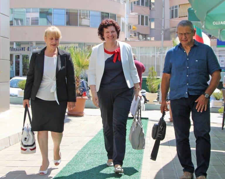 Общество | Зам.-министър Таня Михайлова откри Третия форум на младите учители