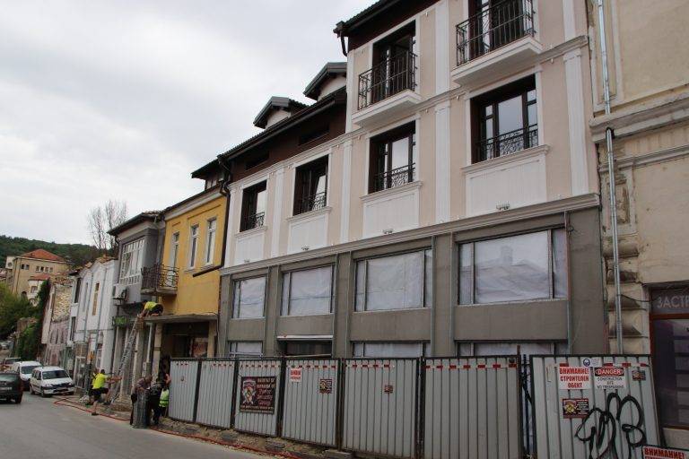 Горещи новини | Американец превърна руина в кокетен хотел