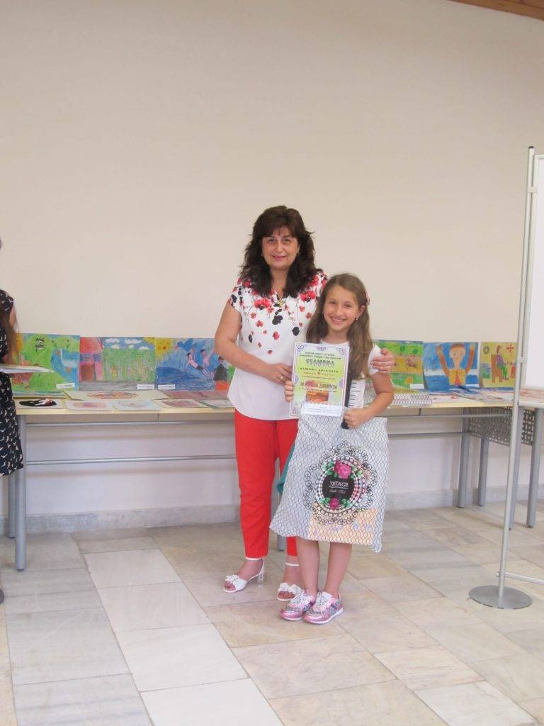 150 творби събра лясковският конкурс, в който деца  рисуваха традициите на родния си край