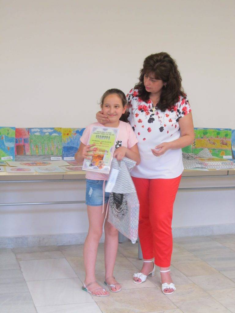 150 творби събра лясковският конкурс, в който деца  рисуваха традициите на родния си край
