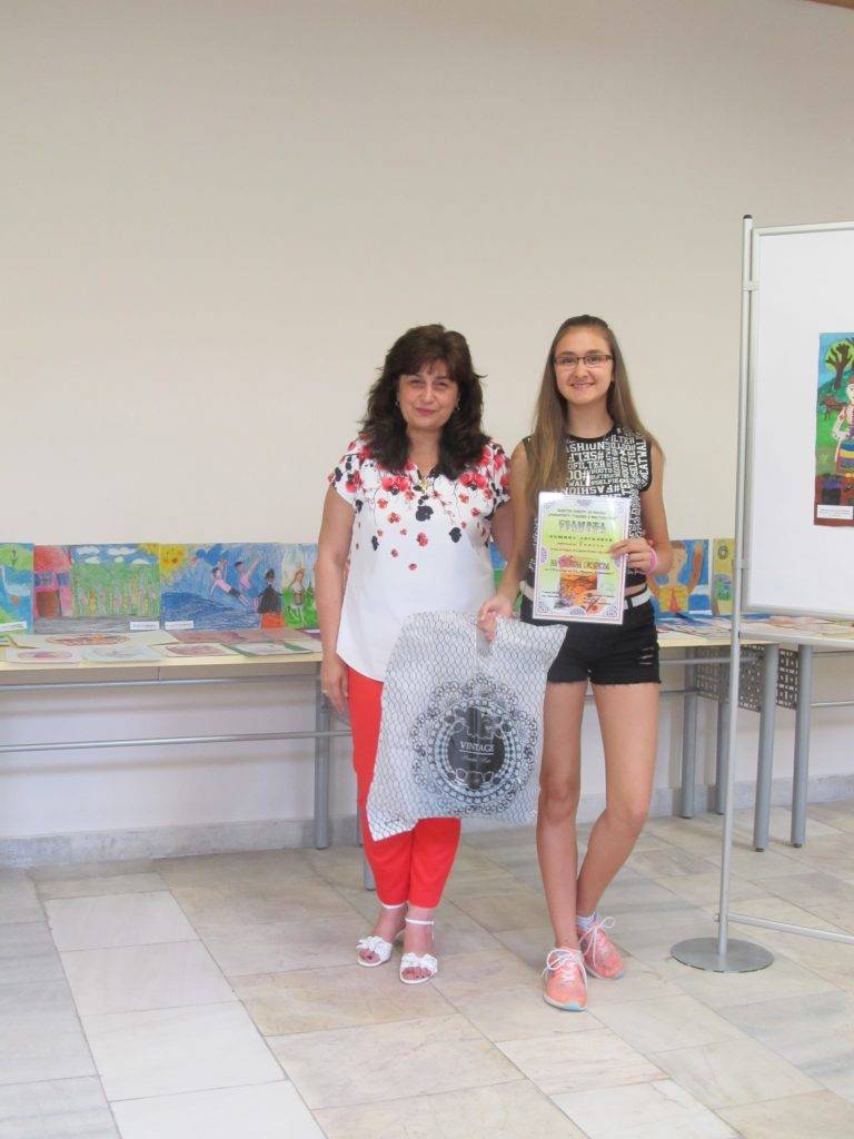 150 творби събра лясковският конкурс, в който деца  рисуваха традициите на родния си край