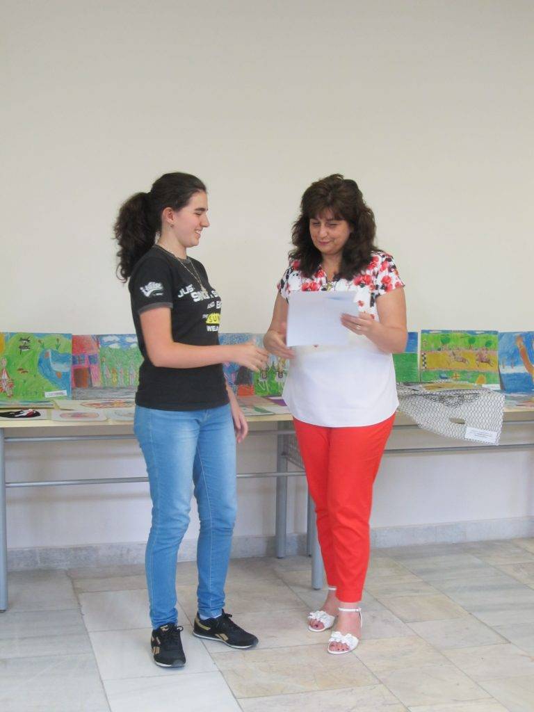 150 творби събра лясковският конкурс, в който деца  рисуваха традициите на родния си край