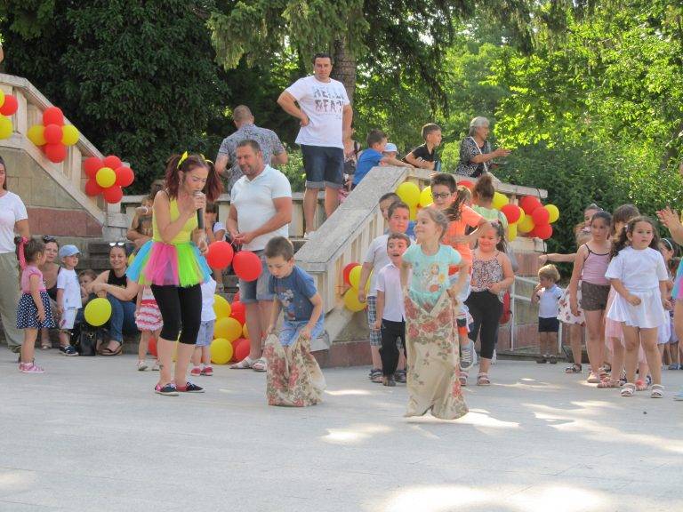 Забавен празник имаха децата на Лясковец