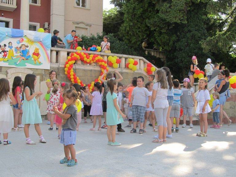 Забавен празник имаха децата на Лясковец