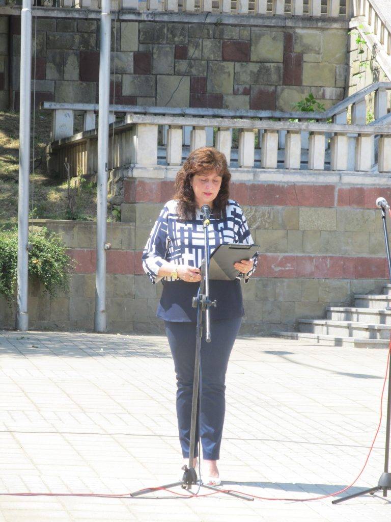 Цветя в памет на Ботев и всички герои положиха лясковчани