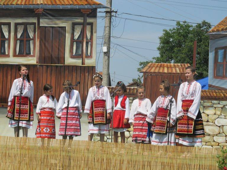 В Мерданя хайдушки песни огласиха селото за осма поредна година