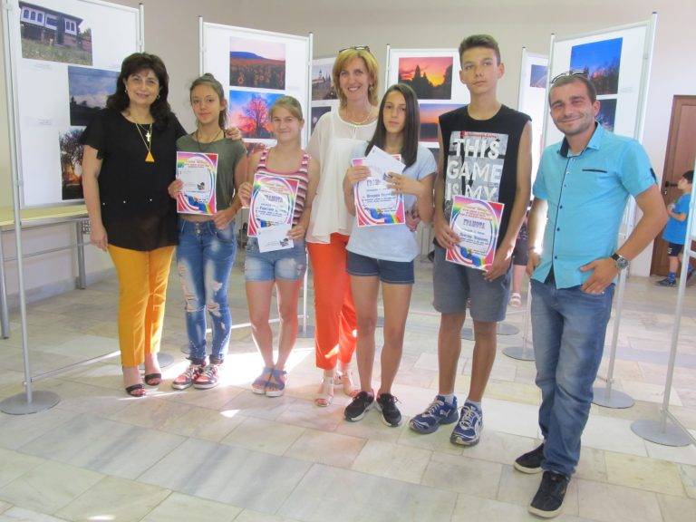 Горещи новини | Две изложби бяха открити в Лясковец с наближаването на Петровден