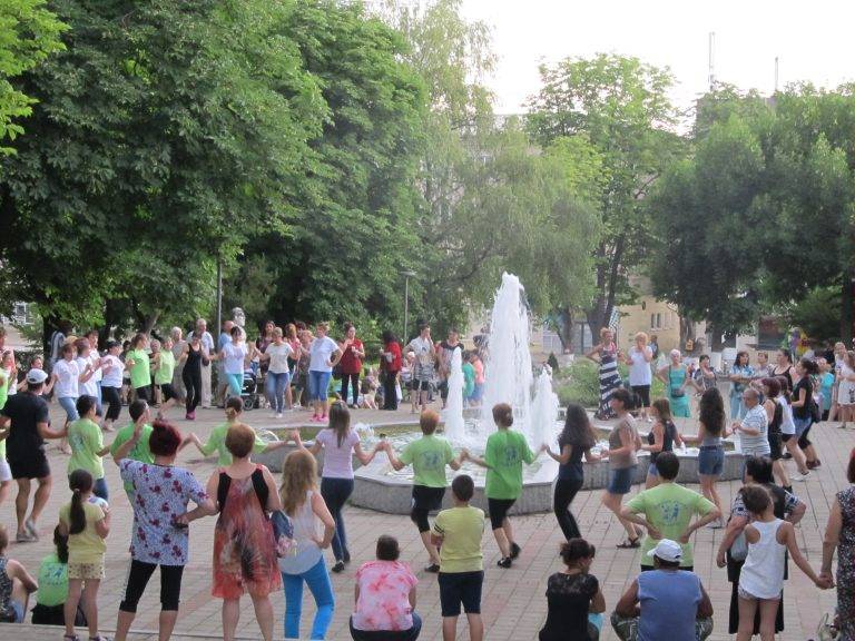 Предпразнична хоротека спретна лясковският клуб „Лудо младо”