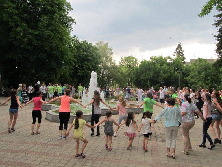 Предпразнична хоротека спретна лясковският клуб „Лудо младо”