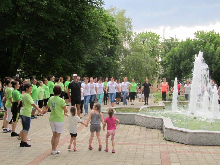 Предпразнична хоротека спретна лясковският клуб „Лудо младо”