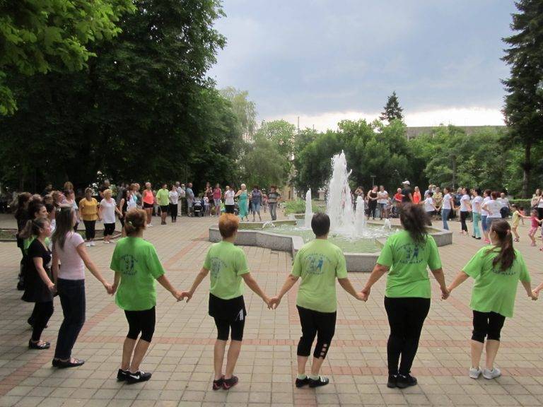 Предпразнична хоротека спретна лясковският клуб „Лудо младо”