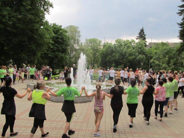 Предпразнична хоротека спретна лясковският клуб „Лудо младо”