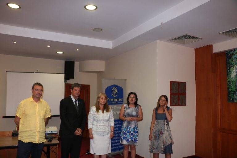 Горещи новини | Увеличават учителските заплати с 18%