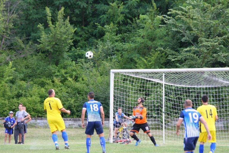 Горещи новини | Волейболни и футболни срещи за празничния Петровден се проведоха в Лясковец