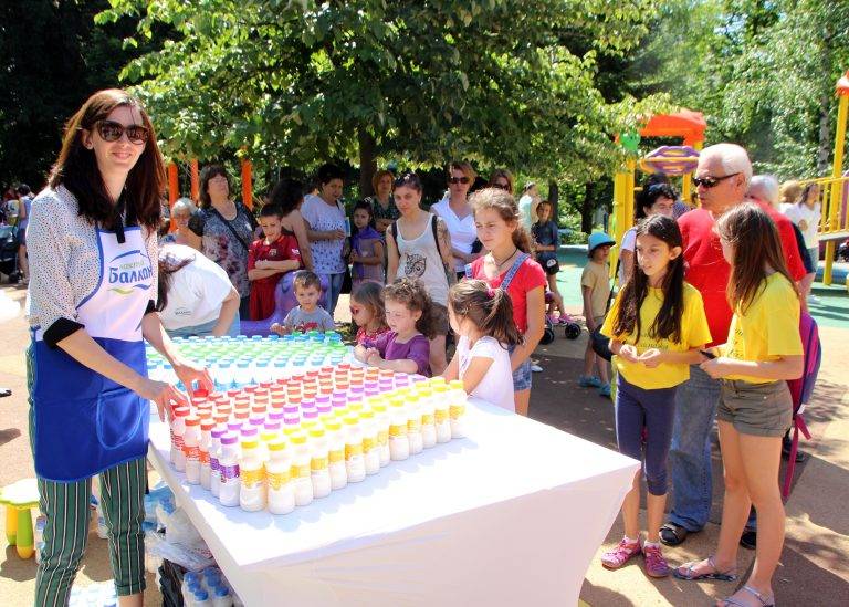 Общество | Заведоха търновски деца  на млечно пътешествие