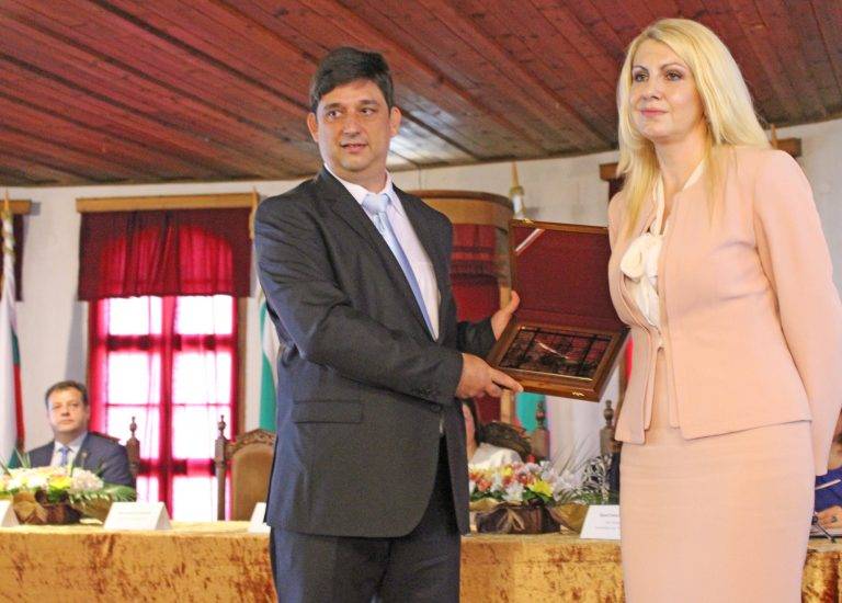 Горещи новини | Апелативен съд – В. Търново получи почетния плакет на Министерство на правосъдието