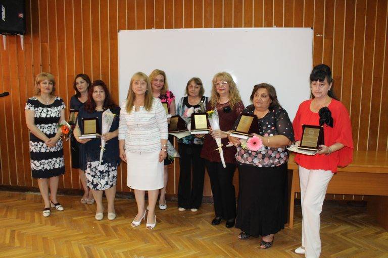 Култура | РУО награди заслужили  директори и учители
