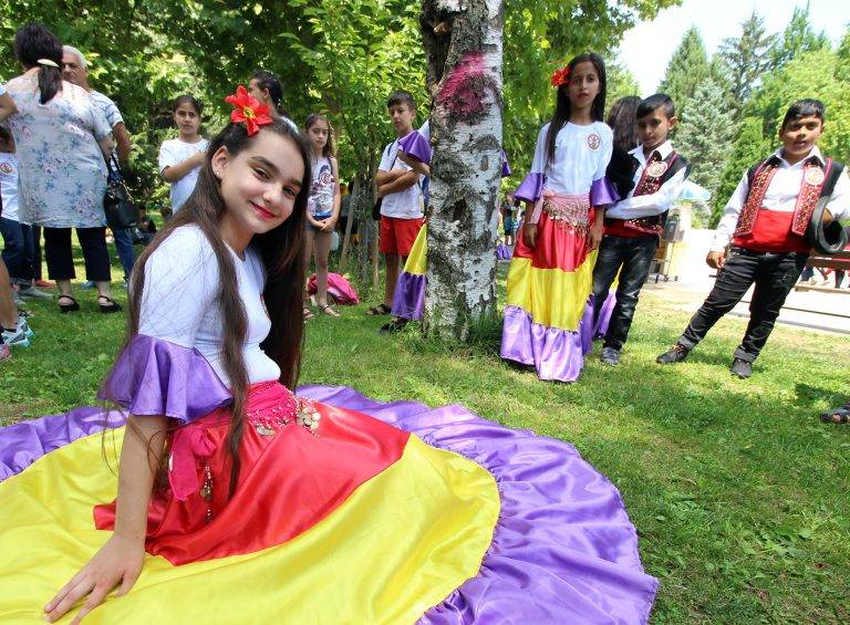 Лоренцо на Софи Маринова пя  на ромския фестивал във В. Търново