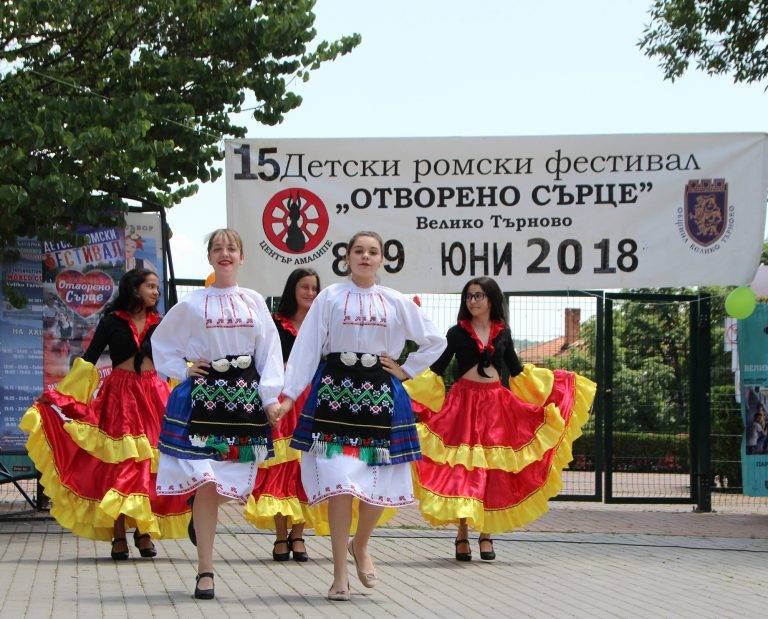 Лоренцо на Софи Маринова пя  на ромския фестивал във В. Търново