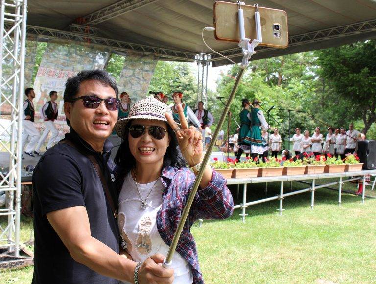 1500 самодейци пяха и танцуваха “Насред мегдана в Арбанаси”