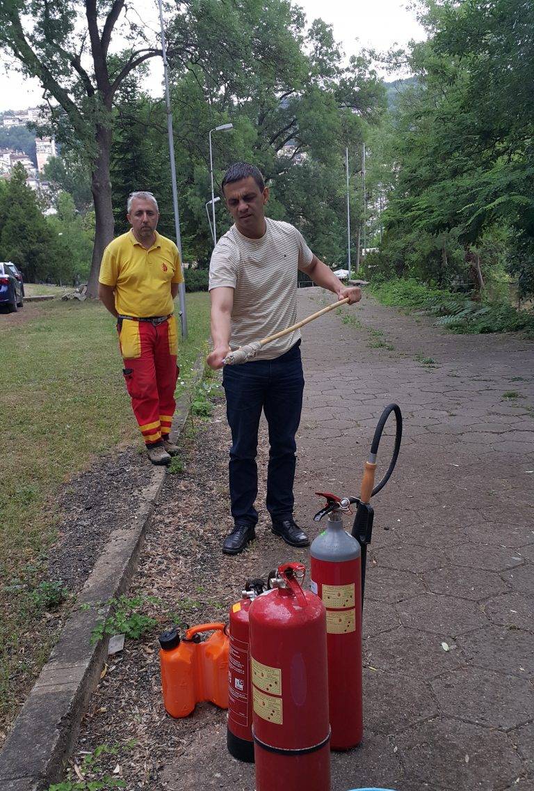 Общество | Областна администрация Велико Търново проведе ежегоден планов инструктаж и обучение по пожарна безопасност