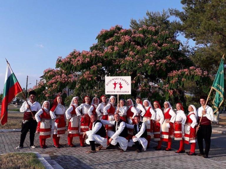 Клуб “Ресенски Япрак” се представи на фестивал в Гърция