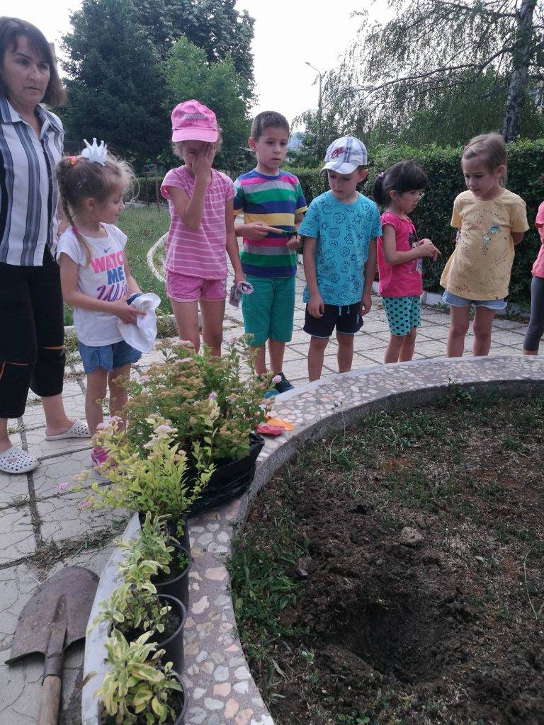 Екипът на евродепутатът Ева Майдел (ГЕРБ/ЕНП) и децата от ДГ „Райна Княгиня“ отбелязаха Световния ден за опазване на околната среда