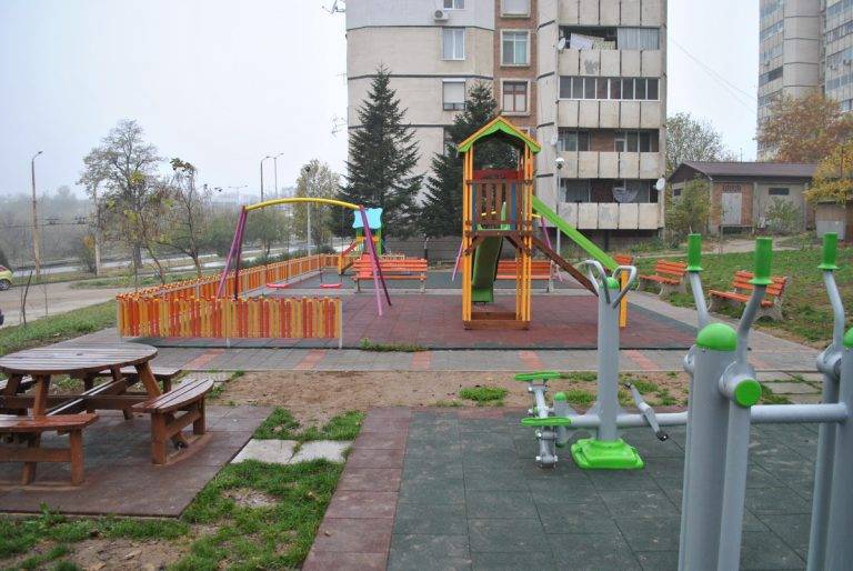 Горещи новини | Търновка опита да скочи от терасата си, граждани я спряха