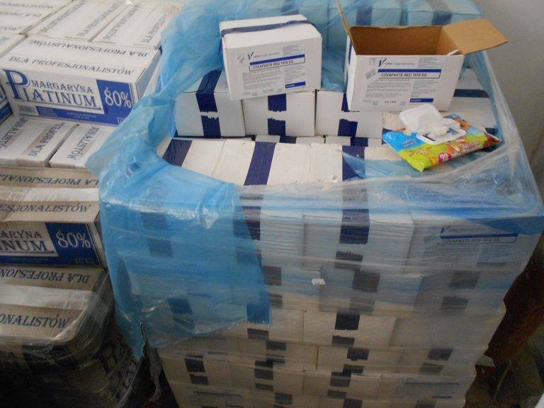 Иззеха храни с изтекъл срок на годност от склад във Велико Търново