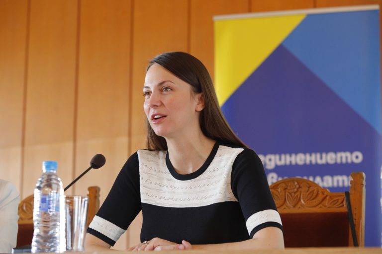 Евродепутатът Ева Майдел (ГЕРБ/ЕНП): Не споделяйте онлайн повече, отколкото в реалния живот