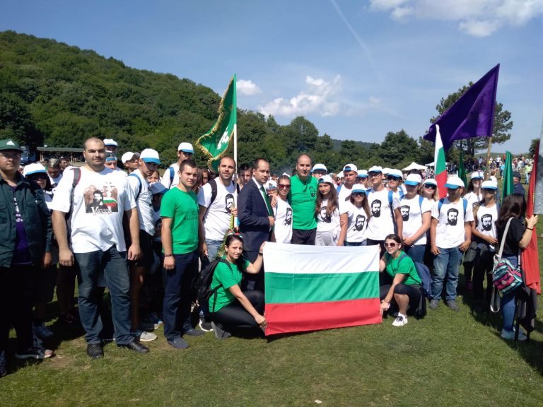 Пари и власт | Цветан Цветанов и повече от 100 великотърновци се преклониха пред паметта на Ботев на връх Околчица