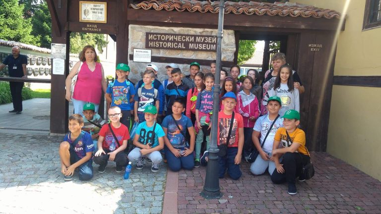 Две свищовски училища работят по проекта „Да успеем всички заедно“