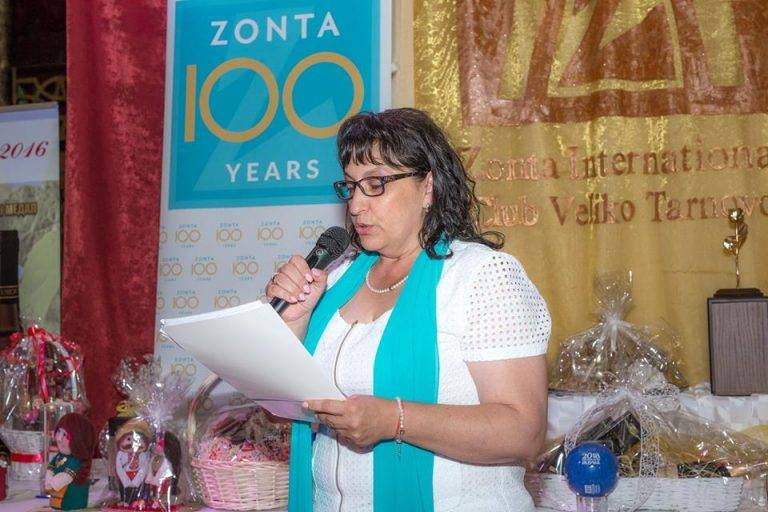 Общество | На бляскавото си Бяло парти  Зонта клуб събра 21 000 лв