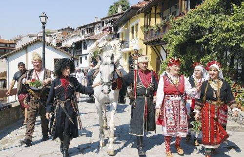 Горещи новини | Велико Търново празнува 141 години от Освобождението