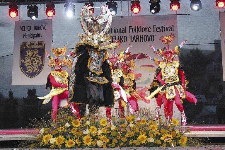 В Боливия пият чай от кока за здраве  и гадаят по свещеното растение