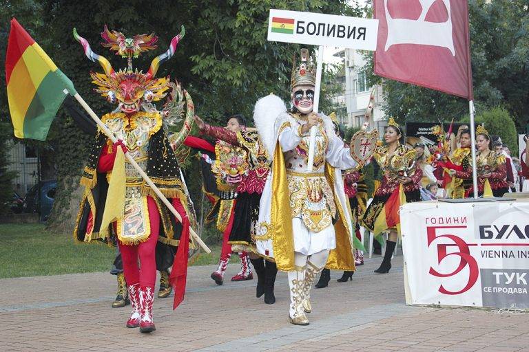 В Боливия пият чай от кока за здраве  и гадаят по свещеното растение