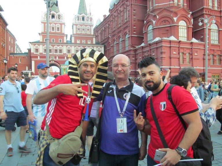 Москва не спа след победата на Русия (снимки)