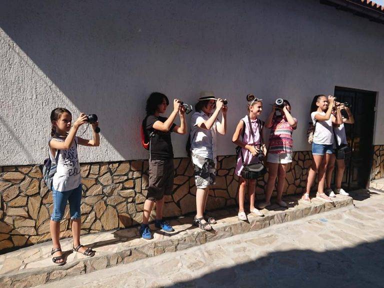 Марина Чамуркова направи  пленер за малки фотографи