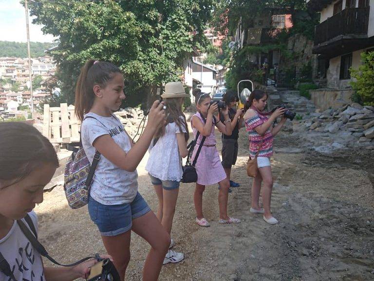 Култура | Марина Чамуркова направи  пленер за малки фотографи