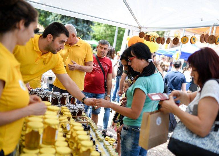 Сладък и весел празник на еленския мед
