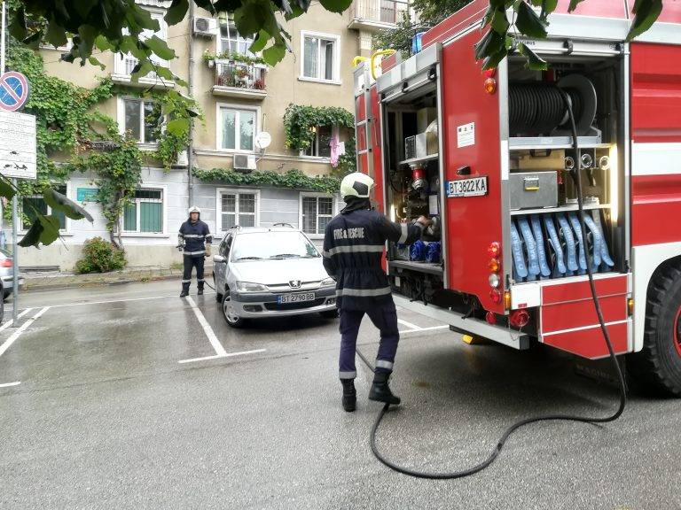 Горещи новини | Разлив на гориво вдигна на крак пожарната