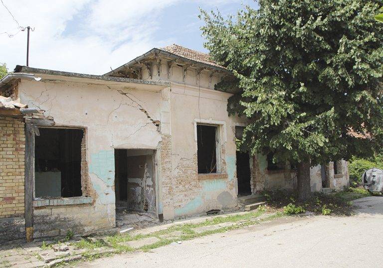 Виноград търси 3000 лв.  да спре разрухата на родната  къща на героя д-р Черкезов