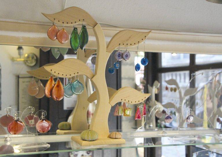 Марияна Нордгрен претворява красотата  на природата в цветни и изящни бижута